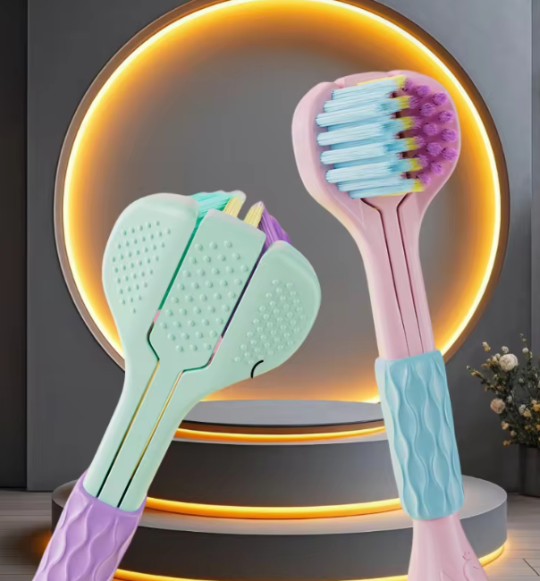 Nettoyeur à trois brosses